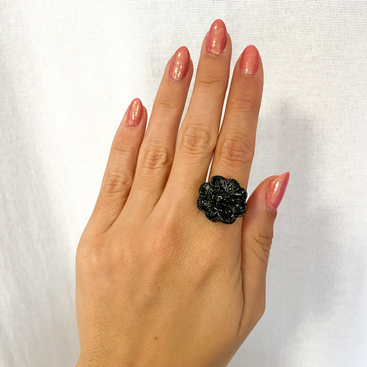 Flor cerámica negro