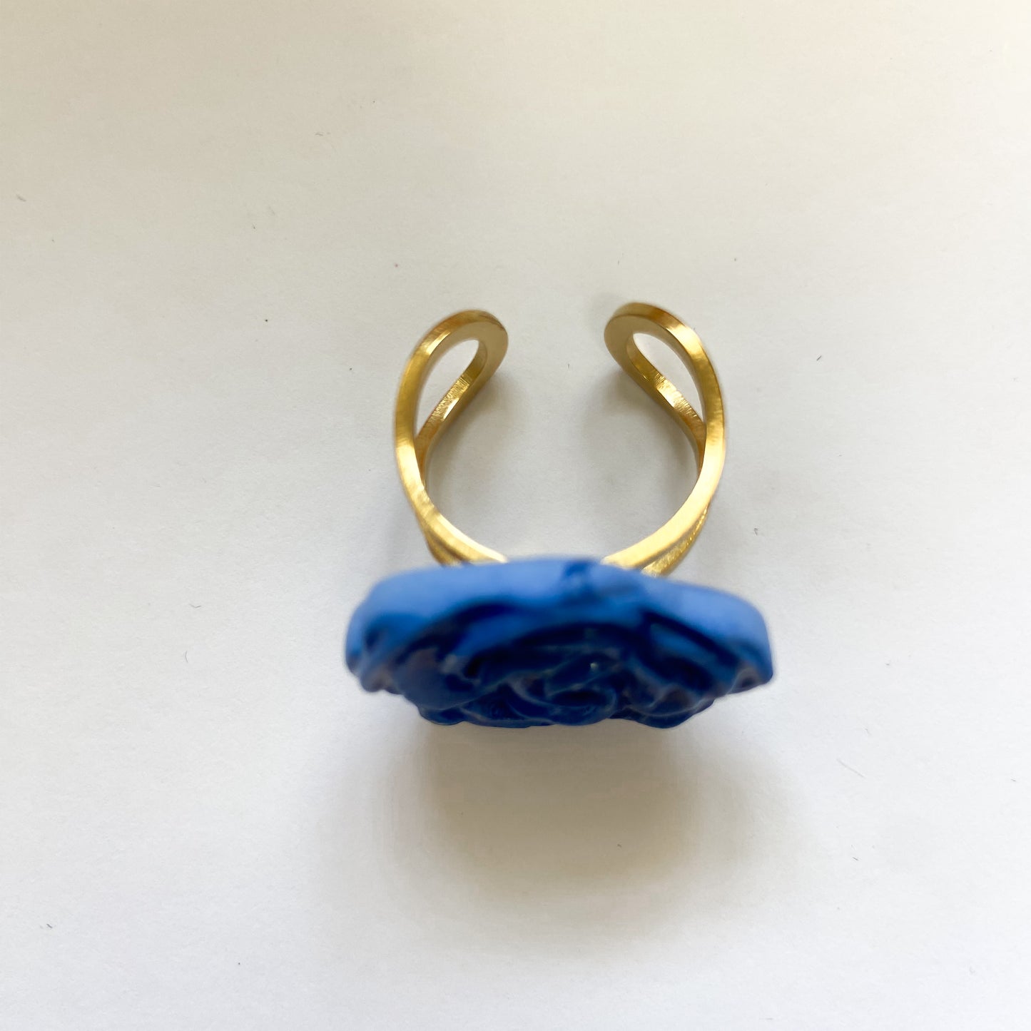 Rosa mediana cerámica azul