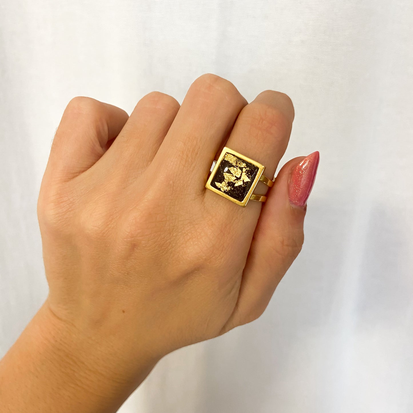 Anillo cuadrado marrón