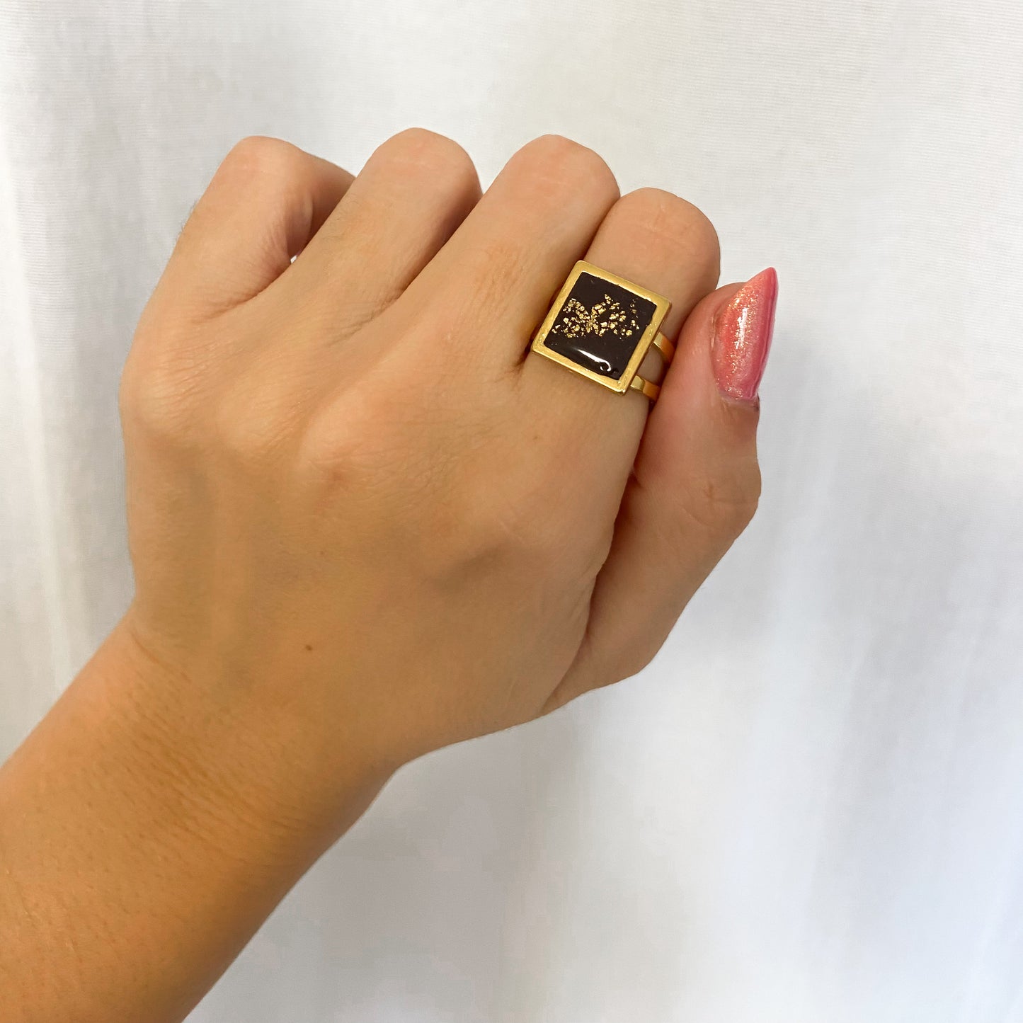 Anillo cuadrado marrón