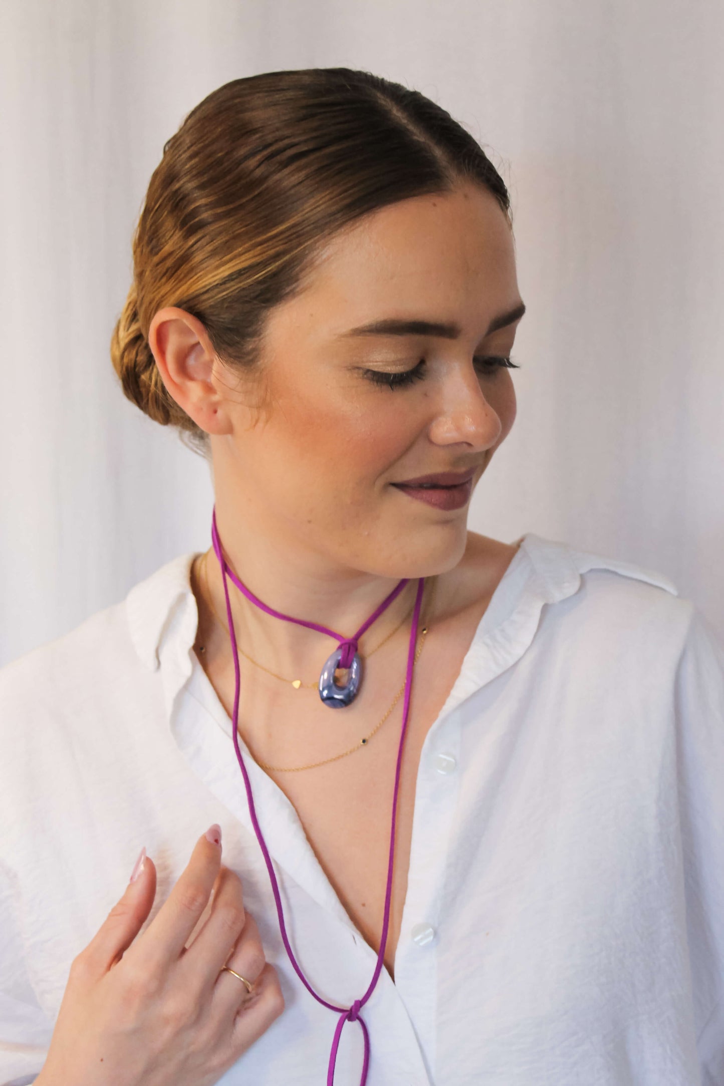 collar multiposicion ovalo lila