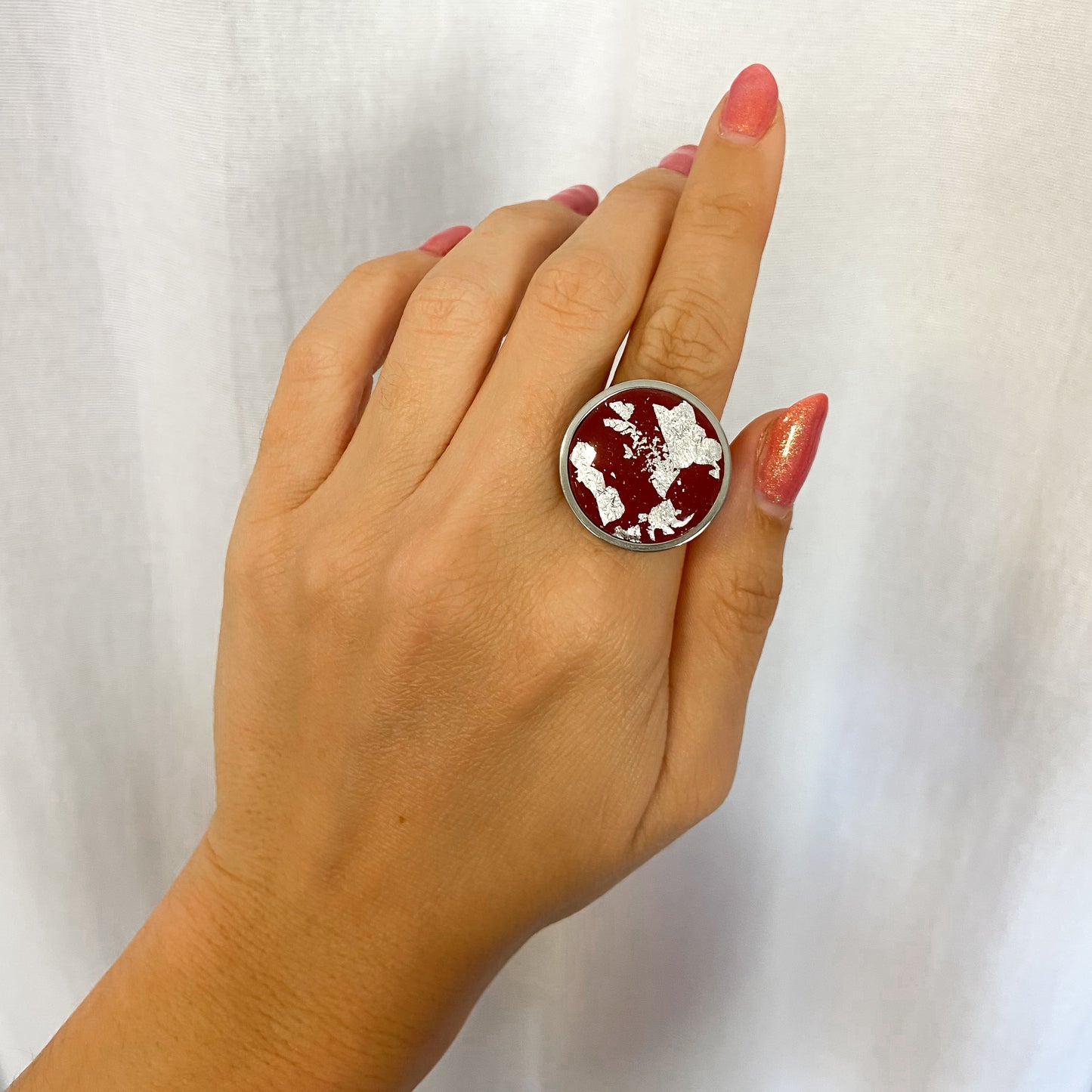 Anillo redondo burdeos