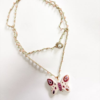 Collar mariposa rosa