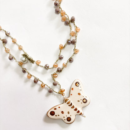 Collar mariposa beige