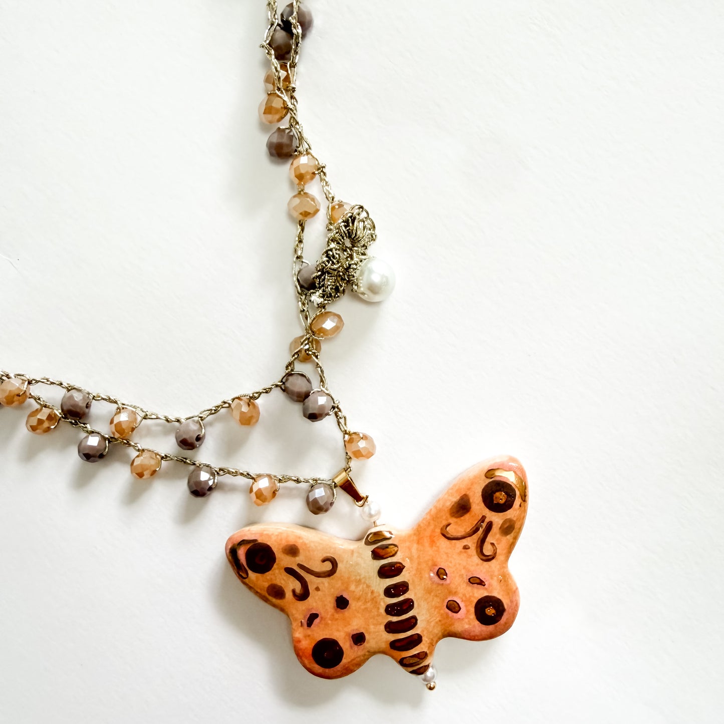 Collar mariposa marrón