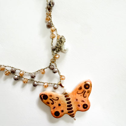 Collar mariposa marrón