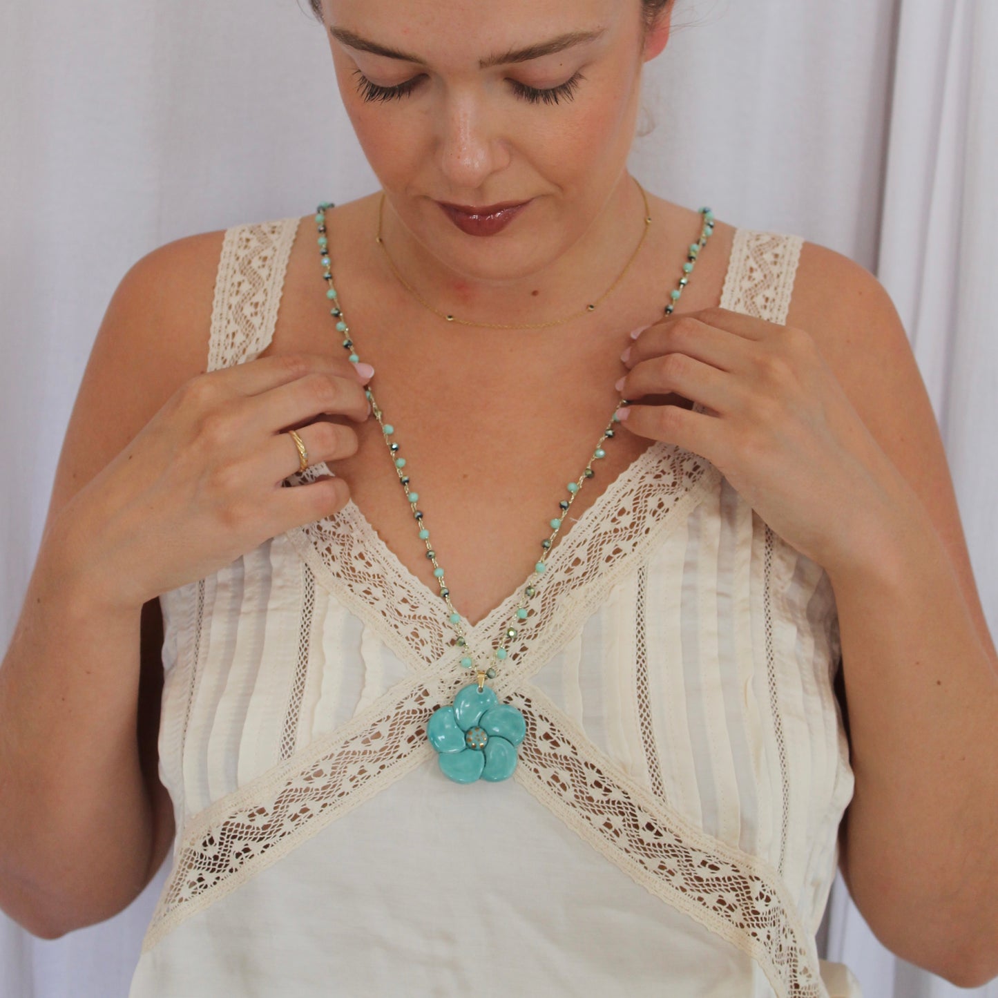 Collar flor turquesa y verde