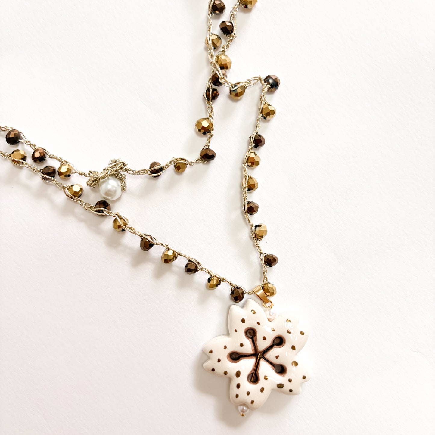 Collar flor beige y marrón