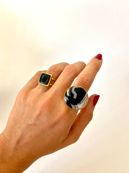 anillo marmoleado negro